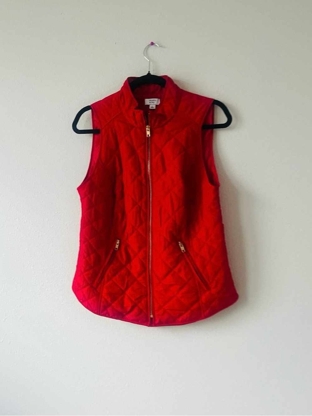 Women’s Crown & Ivy Bright Red Quilted Zip-Up Vest with Gold Small